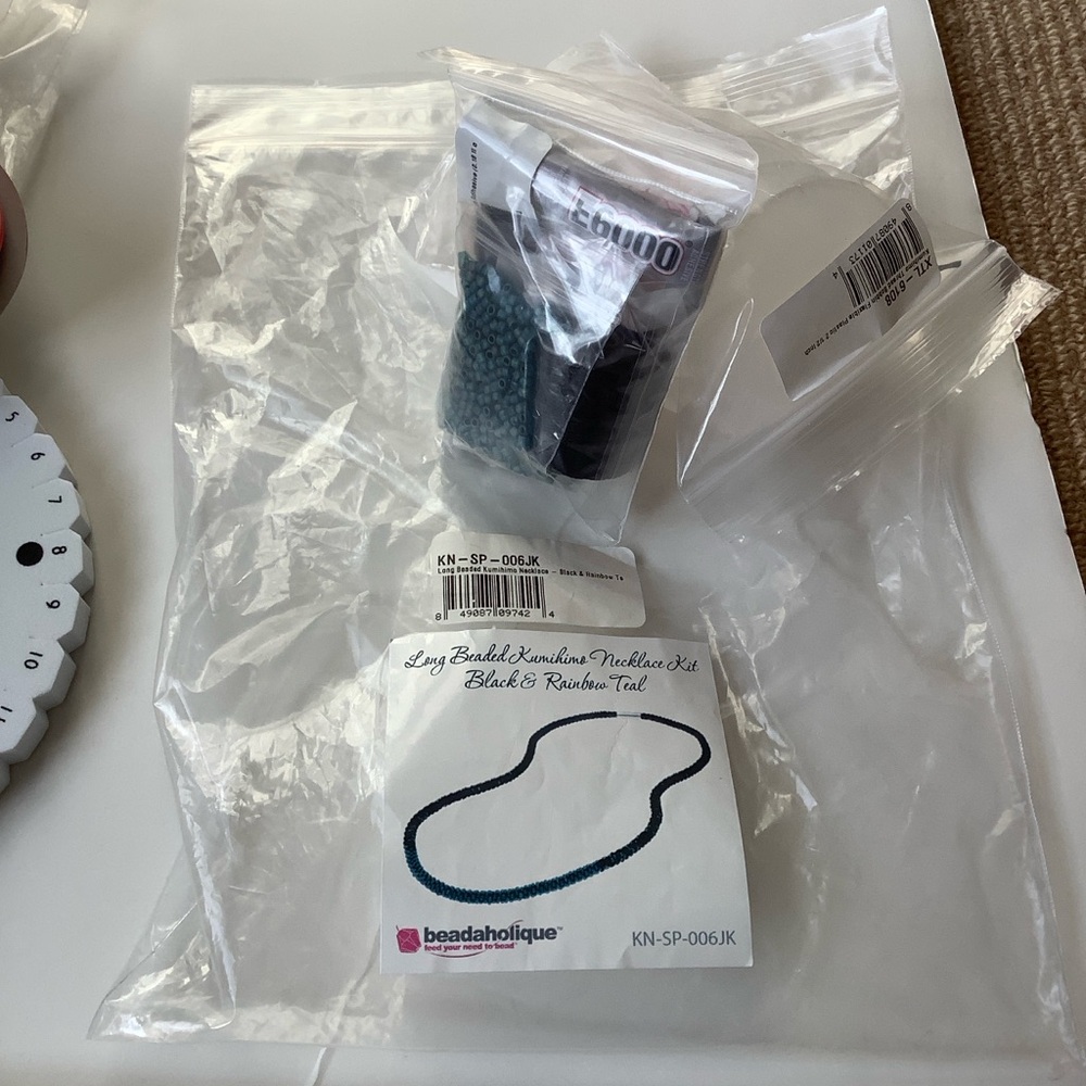 Hobby? Are you into BEADING? One bracelet, one necklace. Kits & extra beads. - Picture 4 of 13